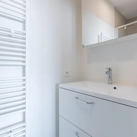 Lecomte - The Shoreline Seaview - 225 *